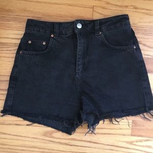 TOPSHOP MOTO MOM black denim shorts